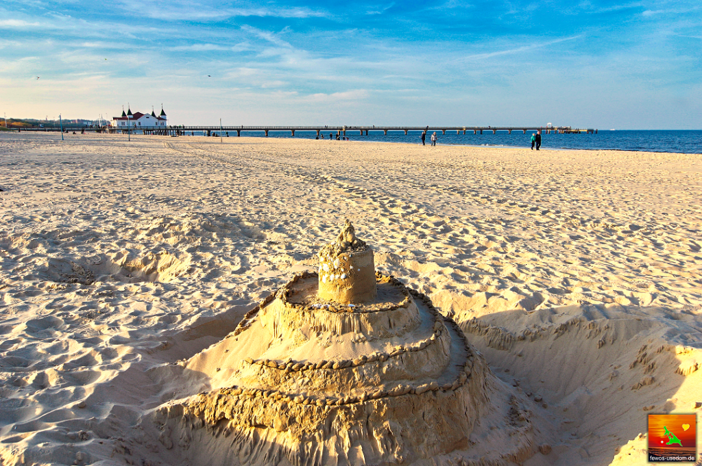 Sandburg am Strand von Ahlbeck